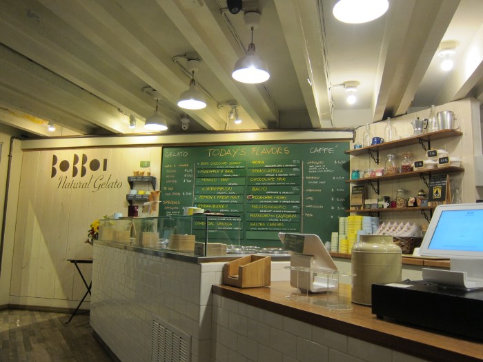 Stopped by for some refreshing natural gelato. Owned by a guy from Sardinia. He gave us two free espressos. Super nice guy and great quality gelato! 