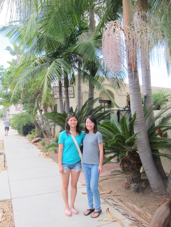 This is Tina's way to prove that we are indeed in Cali... palm trees. 