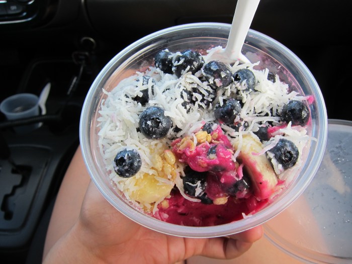 Another start to the day. In the morning we got some pitaya (dragon fruit) bowls as our source of energy to do a hike at Runyon Canyon later. Blueberries, banana, and coconut on top. Yummm.