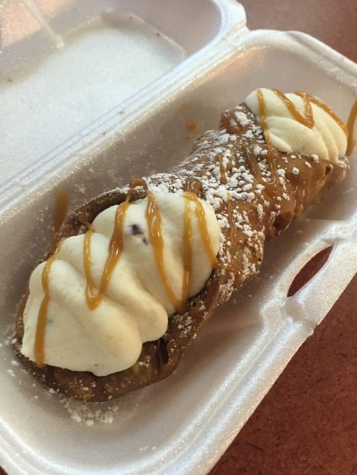 After the cheesesteak, walked around the neighborhood and came across some dessert. Sicilian Cannoli's! Imported from Italy. And the cream... the cream... the cream!!! I want some more!
